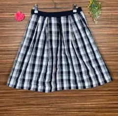 ロペピクニック️ 40サイズ Lサイズ相当 スカート 白 紺 チェックのサムネイル