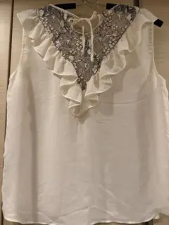 ZARA BASIC レースフリル付きホワイトノースリーブ