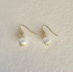 【サービス品】♥️パールのシンプルゆらゆらピアス♪　ハンドメイド