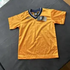 新品未使用　umbro オレンジ Vネックシャツ 120