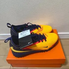 試着のみほぼ新品 NIKE トレーニングシューズ サッカーシューズ トレシューのサムネイル