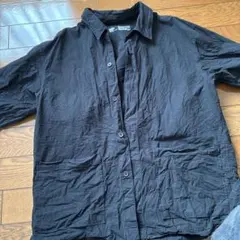 黒 ボタンアップシャツ 前面ポケット付き