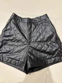 黒 キルティング ショートパンツのサムネイル