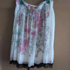 レストローズ　花柄シフォンフレアスカート