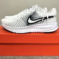 新品 NIKE ナイキ ランニングシューズ スニーカー 27