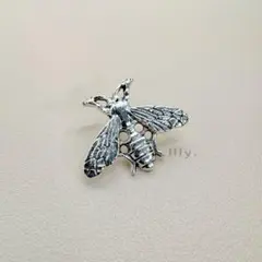 【ピンバッジ】蜂 ＊ ハチ ヴィンテージ風 シルバー