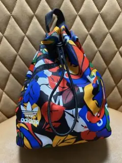adidas カラフルドローストリングバッグ