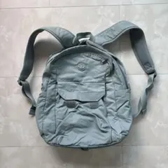 adidas くすみ水色 リュック 中型 フロントポケット付き