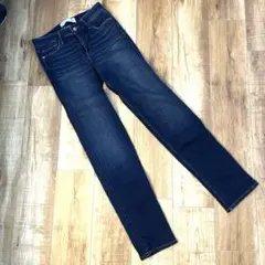 Abercrombie & Fitch ダークブルー スキニージーンズ