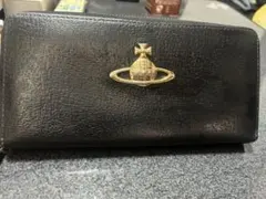 黒のレザー風長財布 金色ロゴ付き