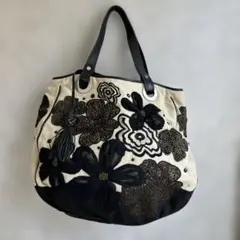 ヒロココシノ　立体花柄モチーフ トートバッグ　タッセル付き 158のサムネイル