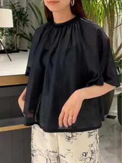 美品✨　トゥモローランドコレクション　花柄ブラウス　半袖　シルク　美シルエット 美品✨ トゥモローランドコレクション 花柄ブラウス 半袖 シルク