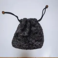 フェイクファー巾着バッグ 黒系 木製留め具付き