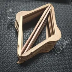 お値下げ不可です★廃盤品★新品★無印良品★レッドシダーハンガー★30本 無印良品 薄型 レッドシダー 木製 ハンガー 廃盤商品 30本 レア