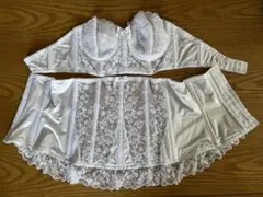 [カドリールインターナショナル]ブライダルインナー ブラとガーターベルト C85