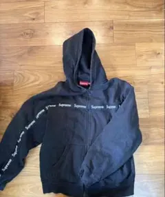 supremeパーカーのサムネイル