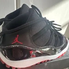 Jordan 11 Low ブラック/レッド