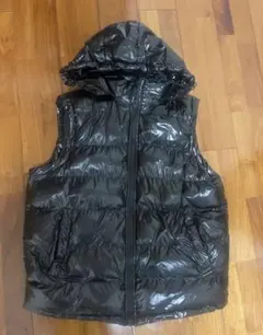 (テカテカ）フード付きブラックダウンジャケット