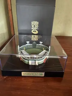 阪神タイガース　100周年記念アイテム（甲子園球場ジオラマ）& 2025CAP 阪神タイガース 100周年記念アイテム（甲子園球場ジオラマ