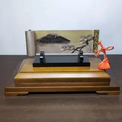 武比古 作 純銀製 富士山 絵巻物 置物 ガラスケース入り 本体重さ約41gのサムネイル