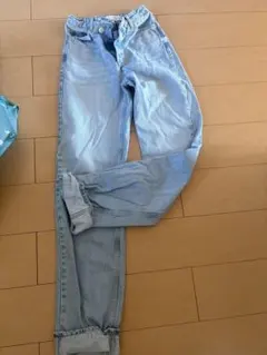 zaraライトブルースリムフィットデニム