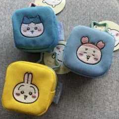 3個セットちいかわ カラビナつき刺繍スクエアミニポーチ ハチワレ うさぎ 古本屋
