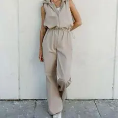 新品　ZARA フード付きテクニカルジャンプスーツ　ドローコード　ベージュ　XSのサムネイル