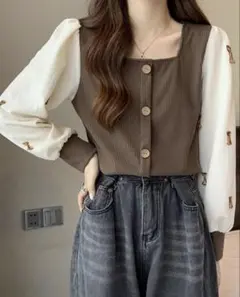 ブラウンとホワイトのパフスリーブシャツ