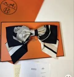 新品未使用　HERMES シルク リボン バレッタ ブラック ホワイトのサムネイル