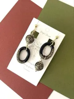 黒と金の装飾的エキゾチック風イヤリング /揺れる 大人アクセサリー