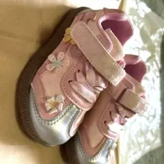 花刺繍付きピンクベルト スニーカー ベビーシューズ 13cm 保育園 運動靴
