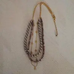 パールとゴールドの3連ネックレス