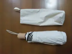 日傘ユニクロ晴雨兼用 折りたたみ傘 ホワイトのサムネイル