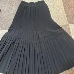 黒いプリーツスカート フレアデザイン