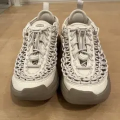 KEEN ホワイト 編み込みスニーカー