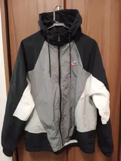 ヴィンテージNike ナイロンジャケット ブラック/グレー/ホワイトＭサイズ