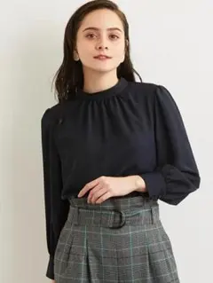 green label relaxing ハイネックブラウス 紺