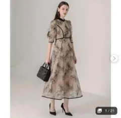 Leja 配色パイピングプチハイネック花柄刺繍ラメレースロング丈　ベージュ　S