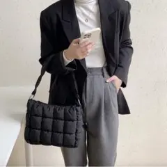 ［新品］キルティング スクエア バッグ 黒 ブラック 未使用 美品 レディース