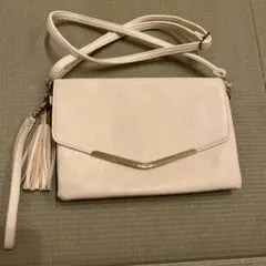 タッセル付き　ホワイト　ショルダーバッグ　クラッチバッグ　バック