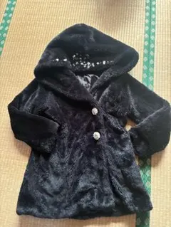 黒いフード付きファーコート