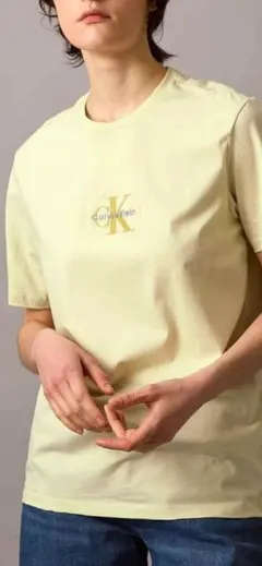 （新品）Calvin Klein ライトイエロー Tシャツ（少し大きめのS）