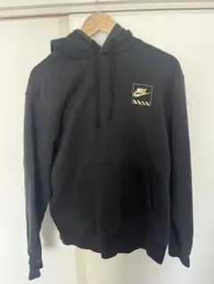 NIKE パーカー ブラック ゴールド Lサイズのサムネイル