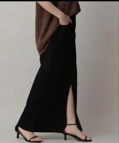 A part by 黒 ブラックタイトスカート 前スリットあり