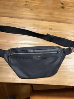 Calvin Klein ブラック ボディバッグ