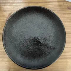 出西窯　黒釉 丸皿のサムネイル