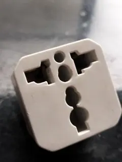 コンセント変換アダプター 変換プラグA型(海外電化製品を日本で利用) Ｅ