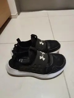 Under Armour ブラック スニーカー 21cmのサムネイル