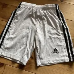 adidas 白 ストライプ ハーフパンツ