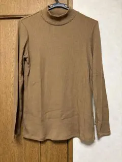 ブラウン タートルネック 長袖トップス